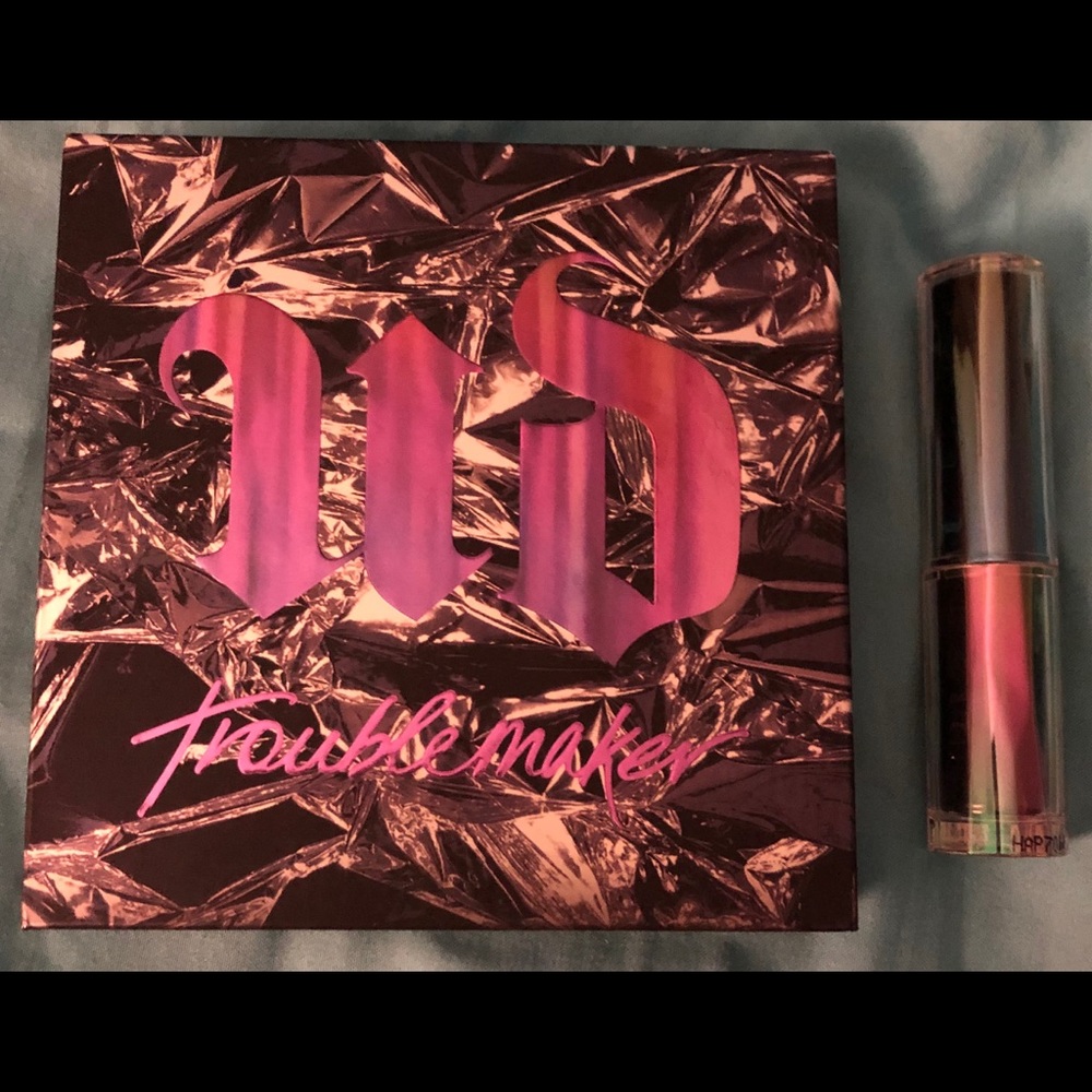 Urban Decay Troublemaker; 9 eye shadows & mascara
